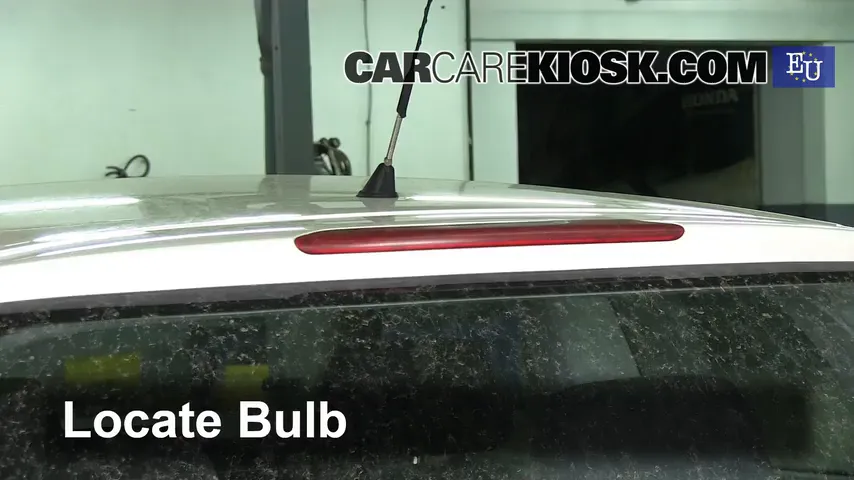 2006 Volkswagen Polo E 1.2L 3 Cyl. Éclairage Feu de freinage central (remplacer l'ampoule)
